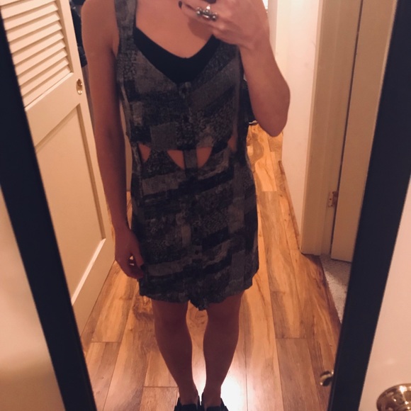 RVCA Summer Dress with Cut Outs (XS) - Picture 2 of 8